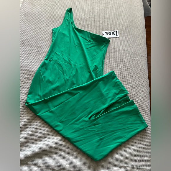 Asymmetric Parakeet Green Midi Dress - Picture 6 of 7